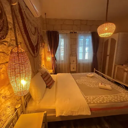 Hera Alacati Hotel *